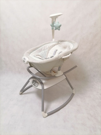 Укачивающий центр-шезлонг Graco Duet Glide